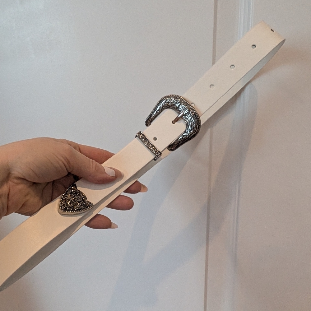 White Belt with Silver Buckle - Picture 7 of 7